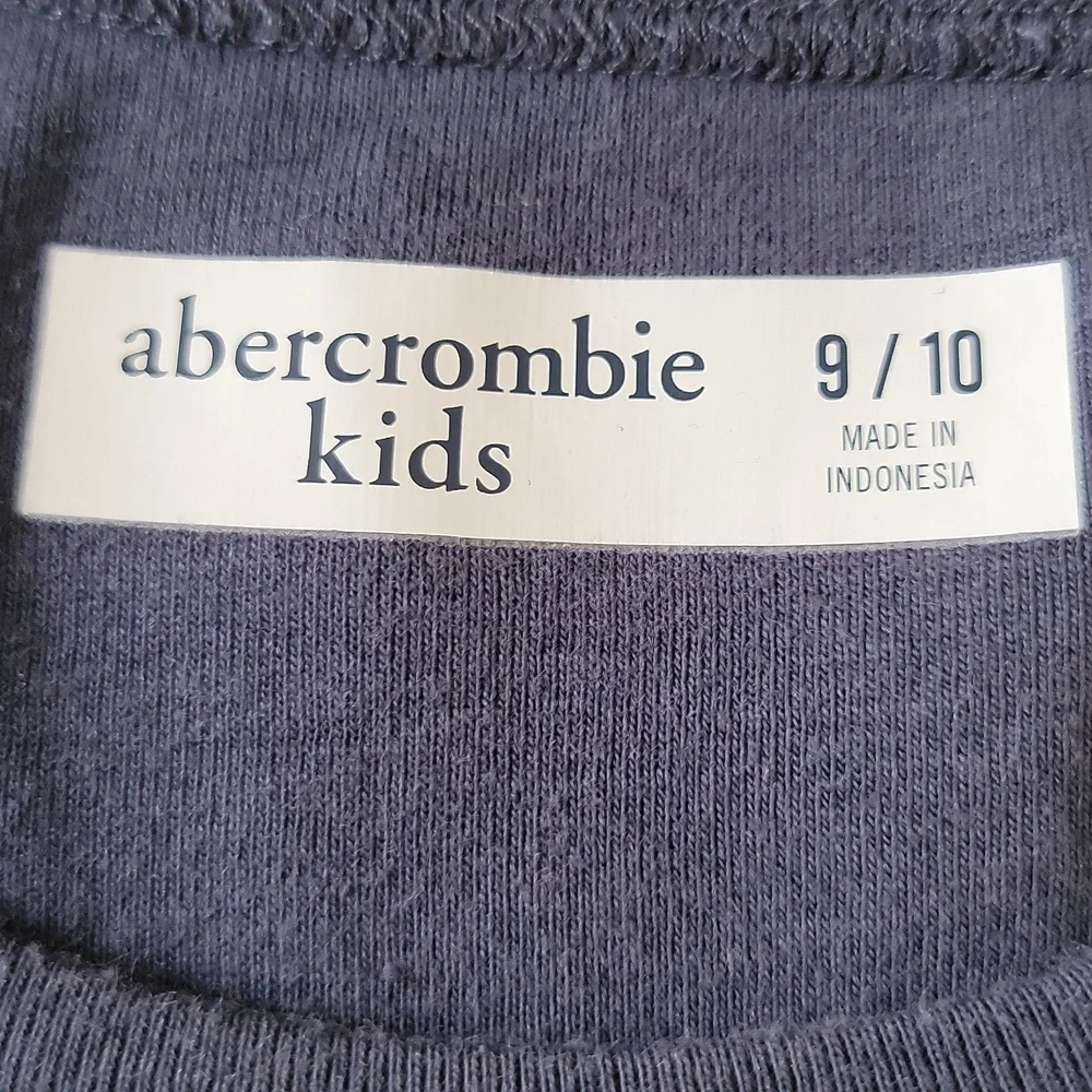 Abercrombie Kids Graphic Tee Black Short Sleeve Size 9/10 – Soft Comfy Everyday